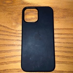 Apple iPhone 13 Pro Max black silicone MagSafe case